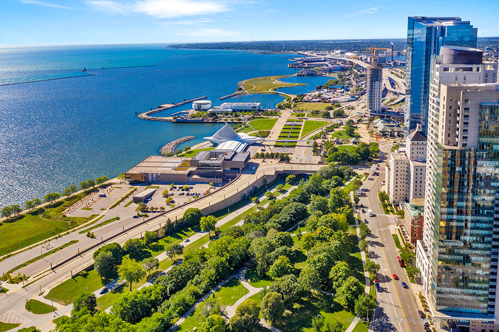 Aerial view of the Milwaukee, Wisconsin lakefront featuring art museum, park and apartment buildings